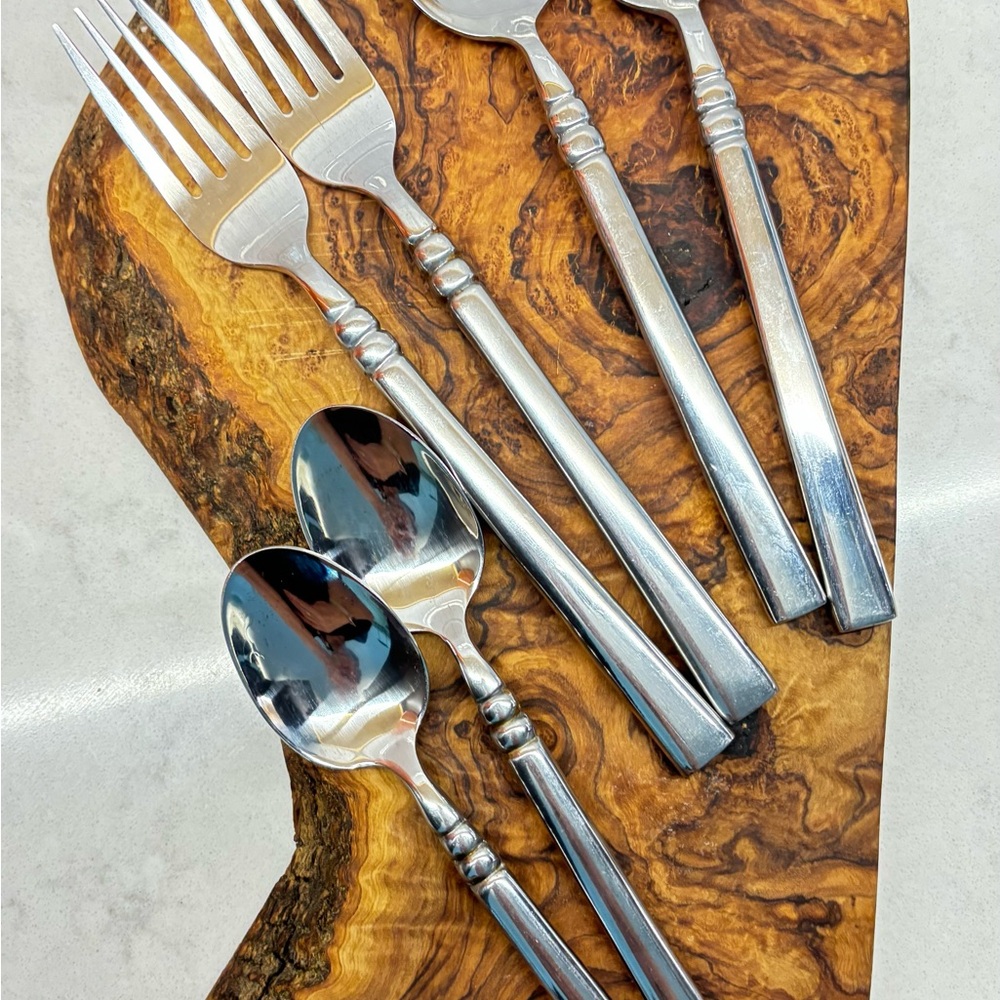 Oneida Elegant Silver Flatware 6pcs as shown